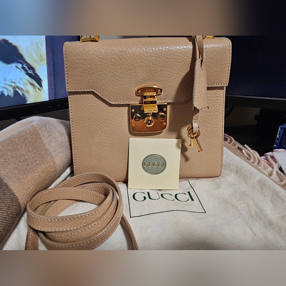 Gorgeous Vintage Gucci Lady Lock Top Handle Bag.  Amazing Condition 🥰 in Beige!